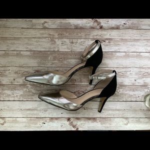 Two tone metallic heels